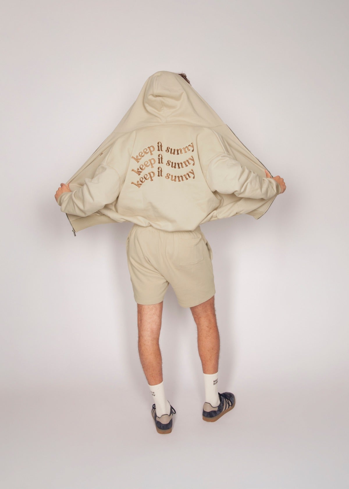 THE KEEP IT SUNNY ZIPPER HOODIE