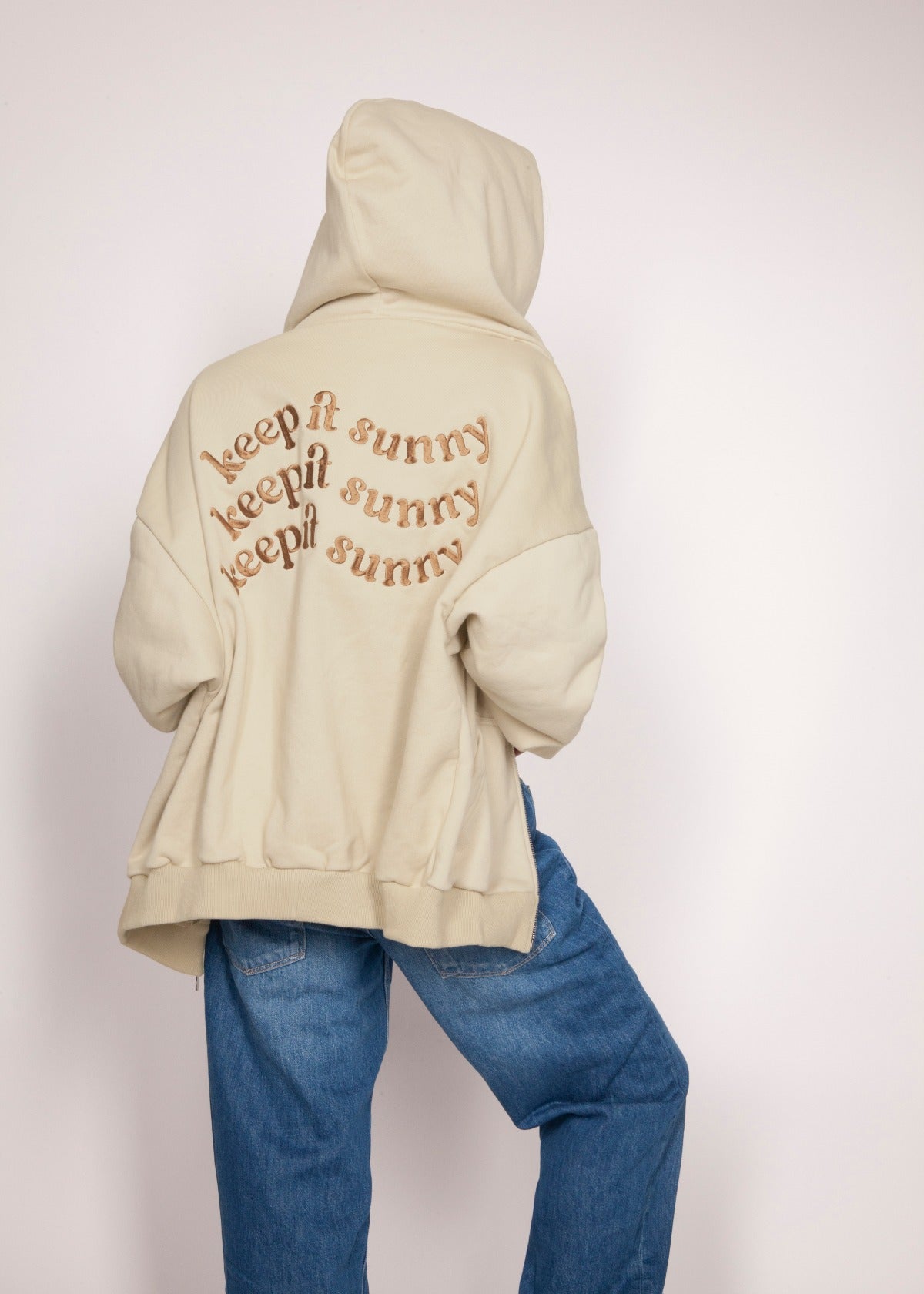 THE KEEP IT SUNNY ZIPPER HOODIE