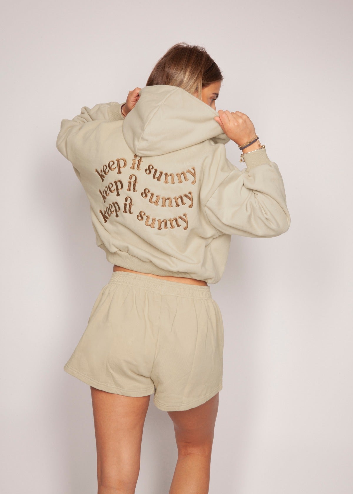 THE KEEP IT SUNNY SWEATSHORTS WOMEN