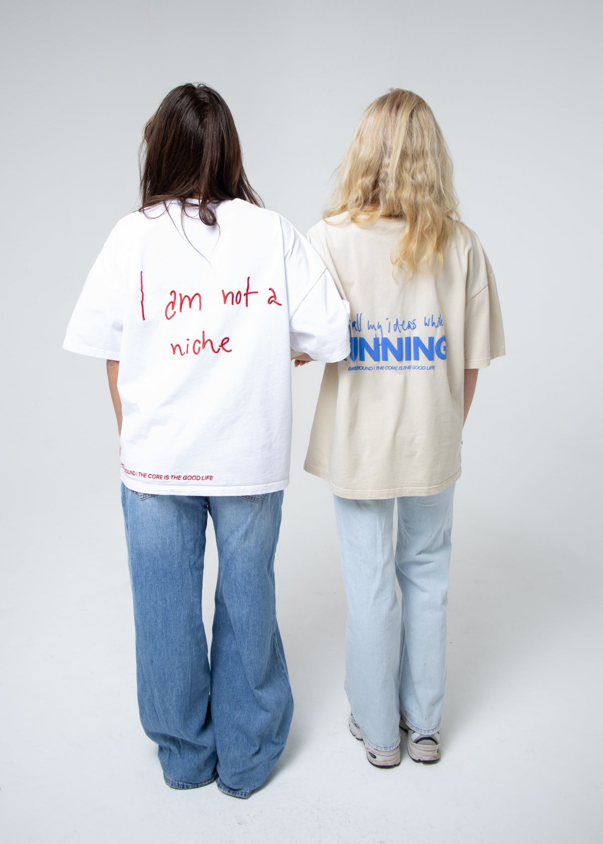 THE I AM NOT A NICHE OVERSIZE TEE